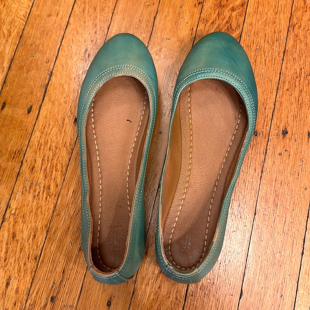 FRYE Carson Sea Green Leather Slip-On Round Toe Ballet Flats Shoe 8 LIKE NEW